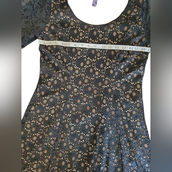 Alya Black Long Sleeve Lace Dress - Picture 9 of 10